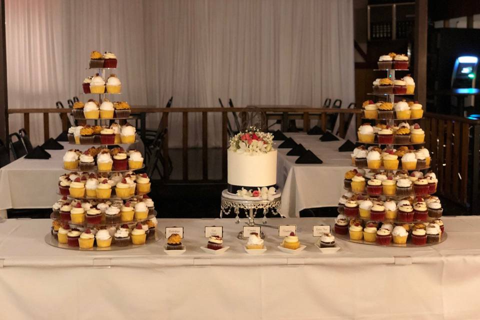 350 Wedding with cake