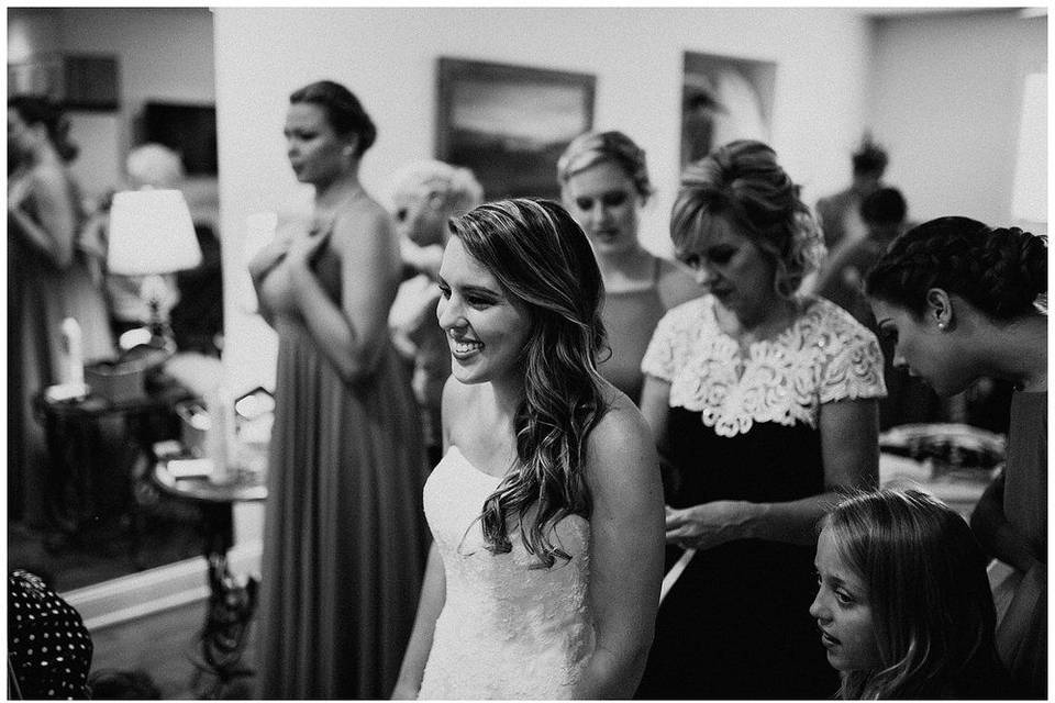 Bride and her guests | Sarah Mosher Photography