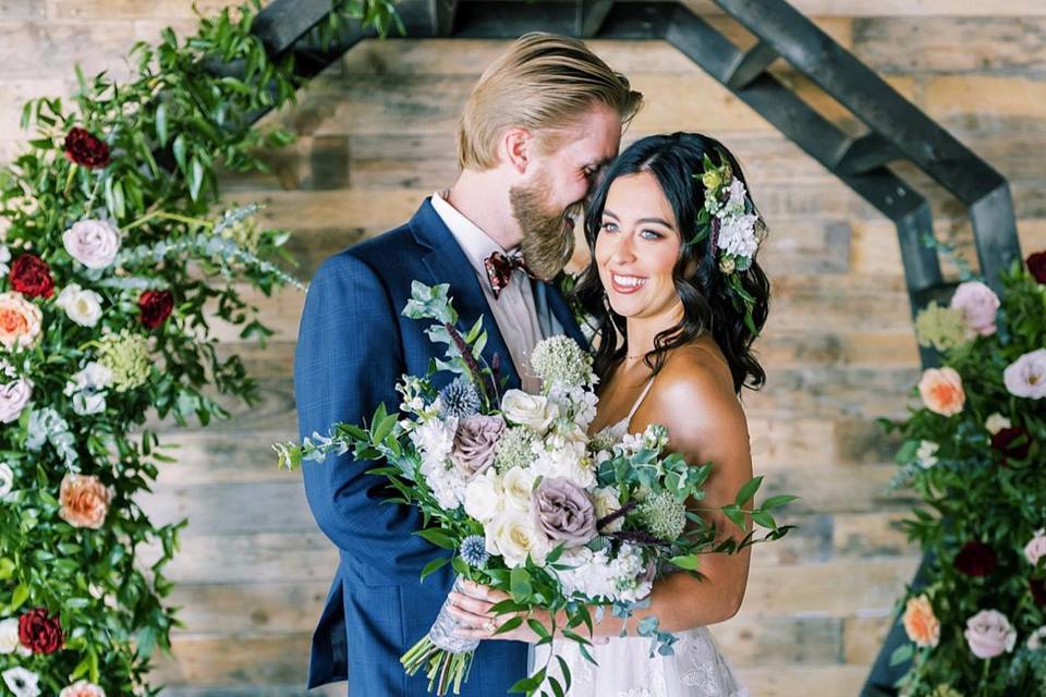 Couple with circular arch