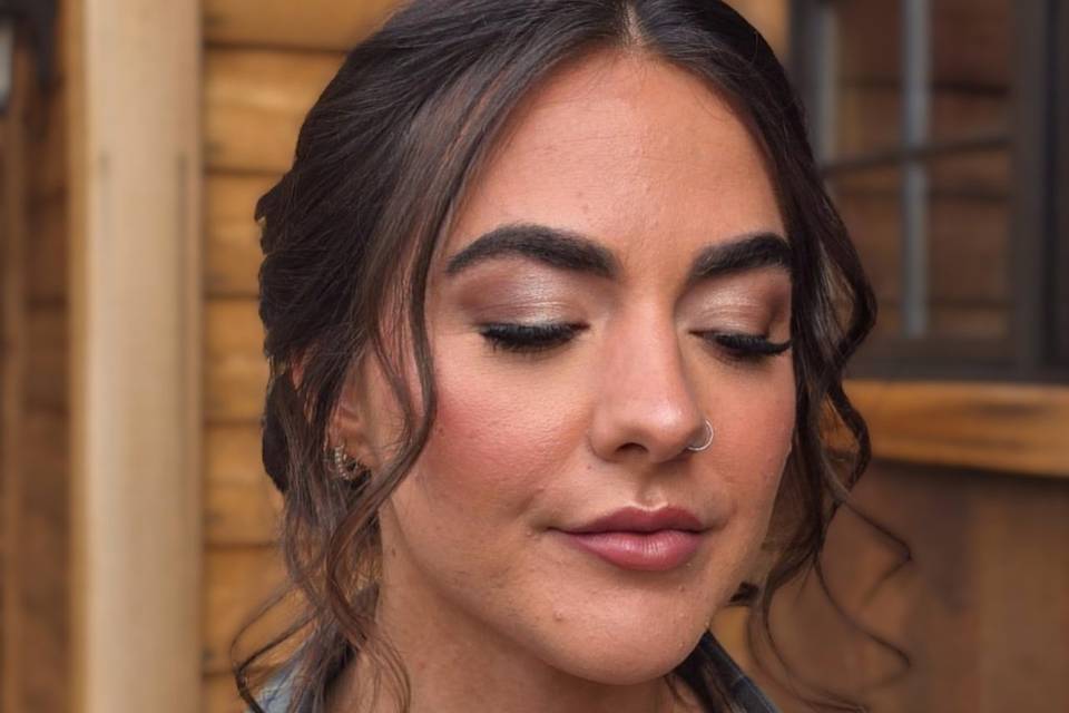 Glowing bridal makeup