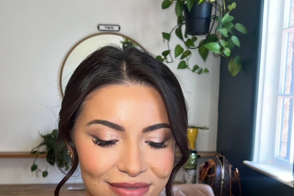 Pinky neutral bridal makeup