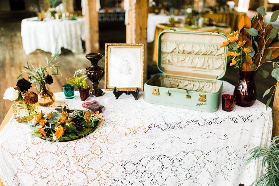 Vintage style wedding table