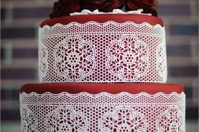 White sugar lace cake | Photo by AC Ellis