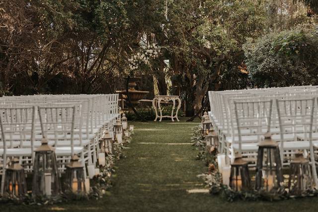 Rustic wedding aisle