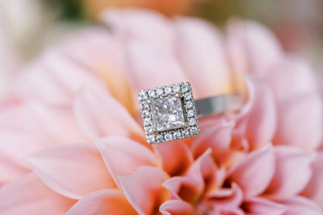 The Ring https://cdn0.weddShot