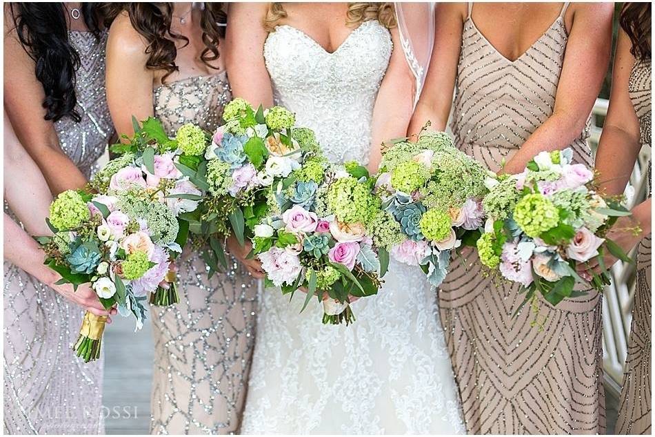 Bridal party bouquet | Aimee Rossi Photography
