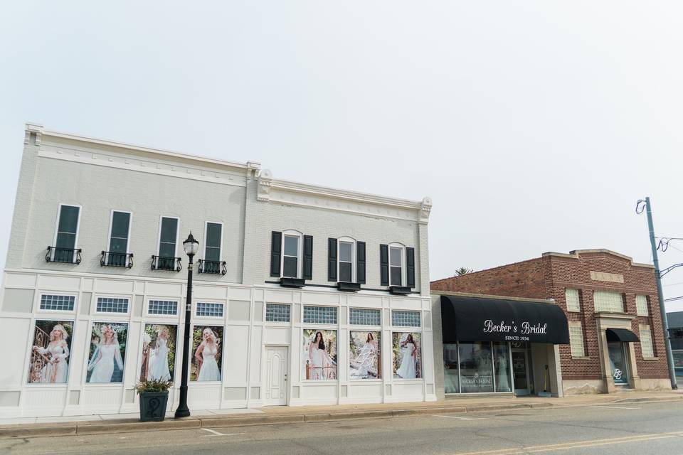 Becker's Bridal - Dress & Attire - Fowler, MI - WeddingWire