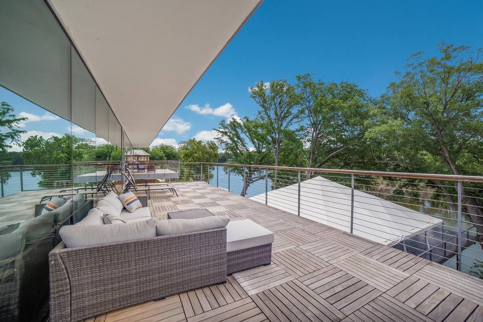 Balcony West Wing