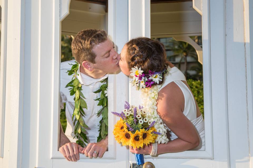 Kissing in Hawaii