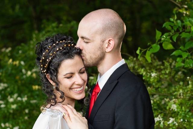 Chaste kiss - Abigail Read Photography