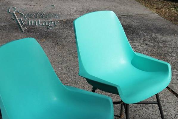 Mod 190's turquoise chair