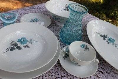We have mix and match china and sets for all different styles, this set is very mod
