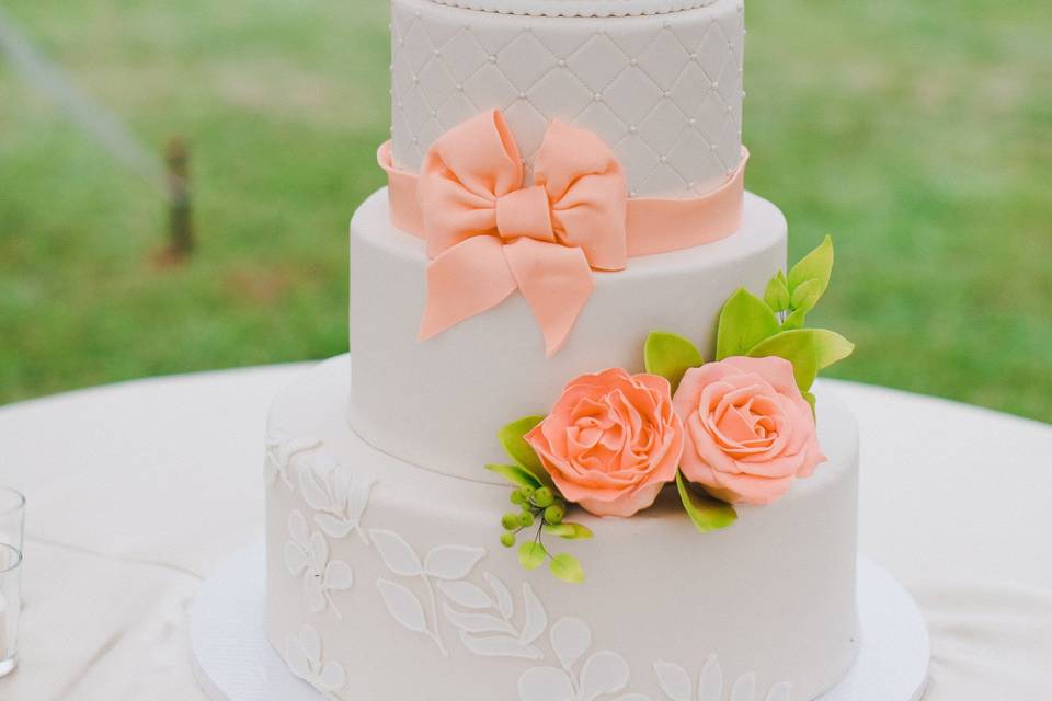 Pretty in peach wedding cake