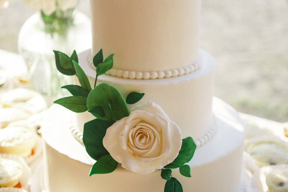 Sugar rose wedding cake