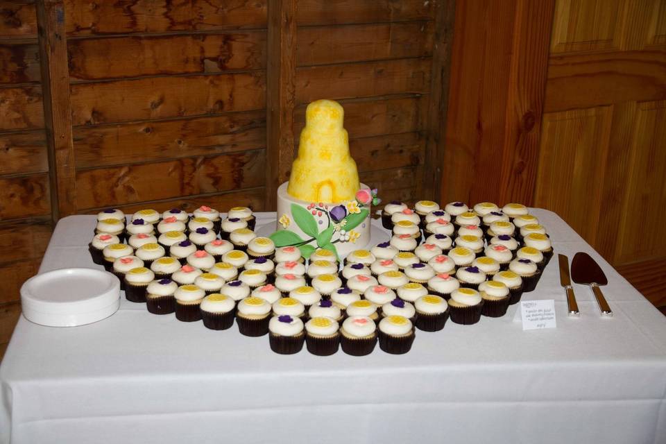 Bee hive wedding cake