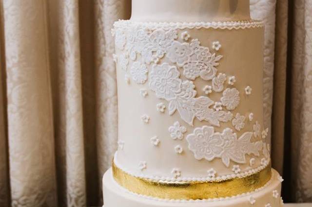 Lace & gold wedding cake