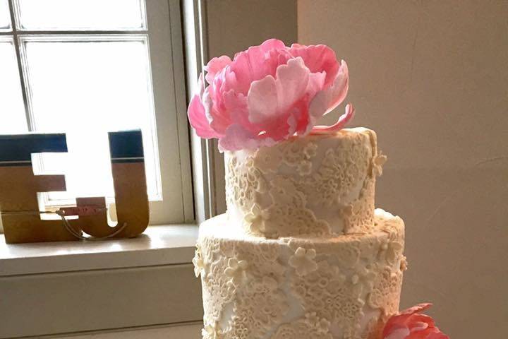 Gown inspired wedding cake