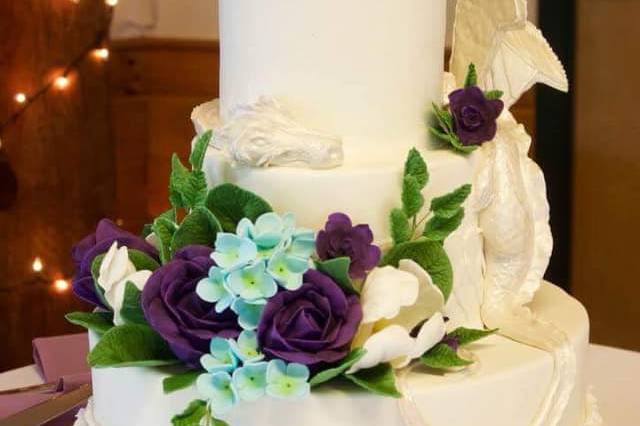 Elegant dragon wedding cake