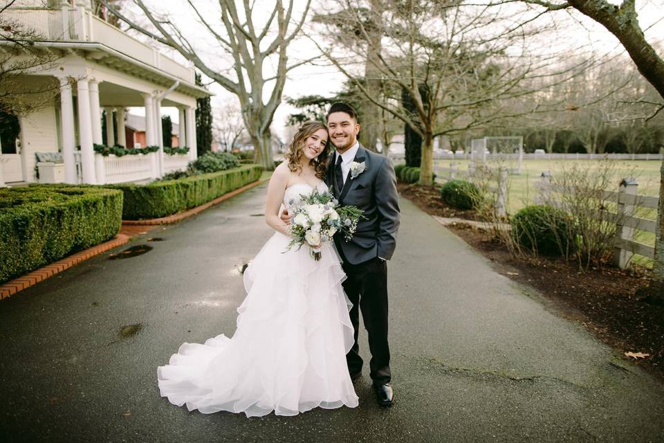 Winter wedding couple