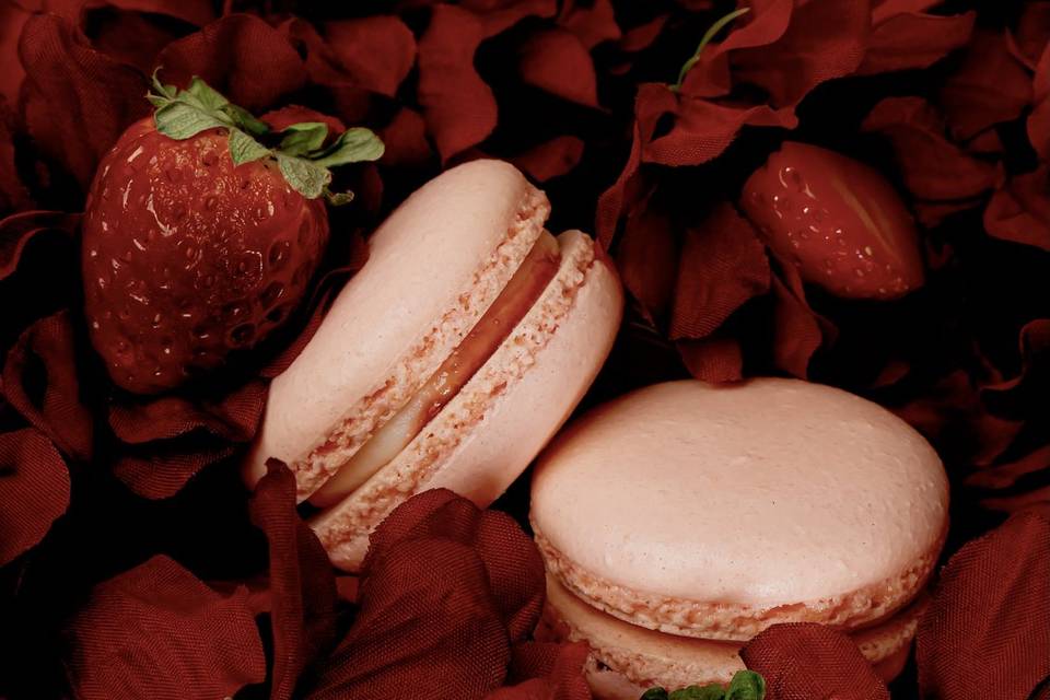 Strawberry cheesecake macarons