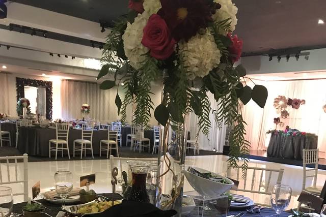 Dining table centerpiece