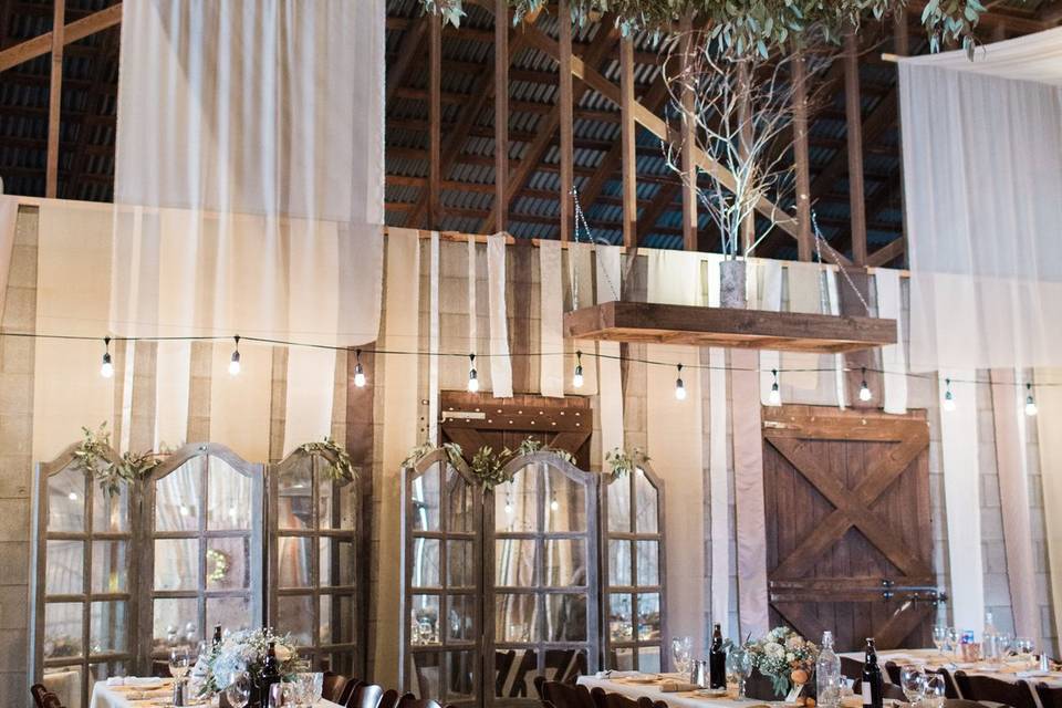 Barn Wedding Decor