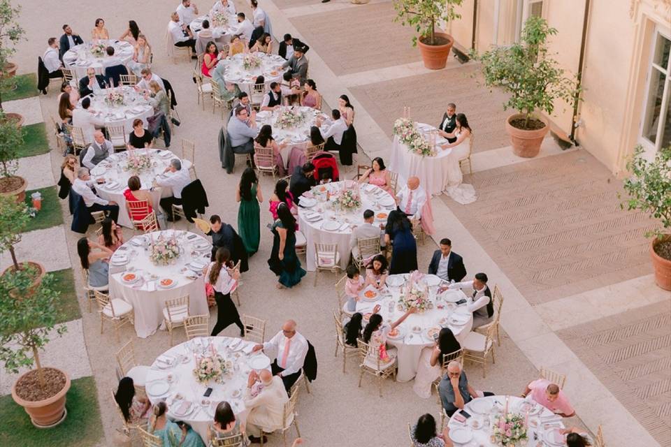 Round tables set up