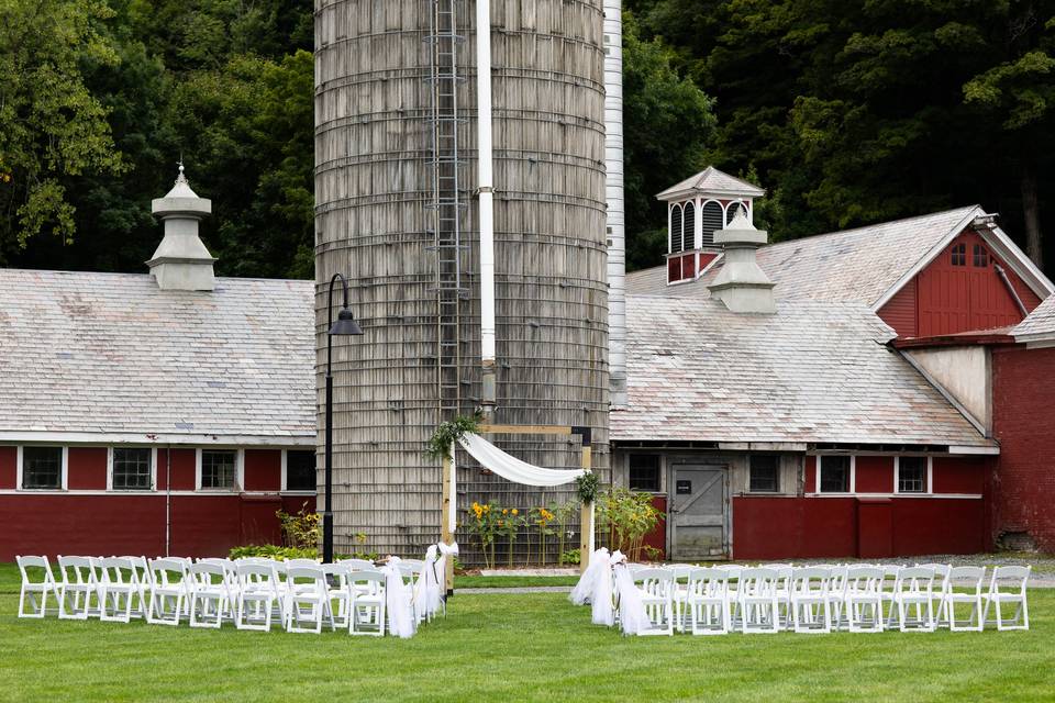 Farmhouse Square Ceremony