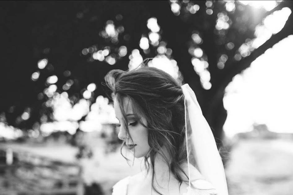 Bridal portrait in black and white