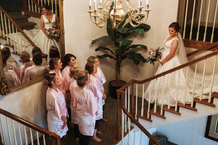 Reveal with bridesmaids