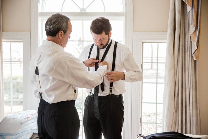 Groom and dad get ready