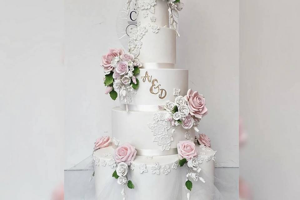 Picture-perfect wedding cake