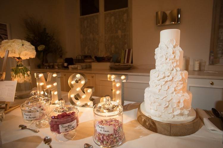 Candy Bar and Wedding Cake