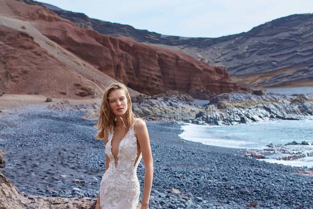 How to Dress for a Beach Wedding - Galia Lahav