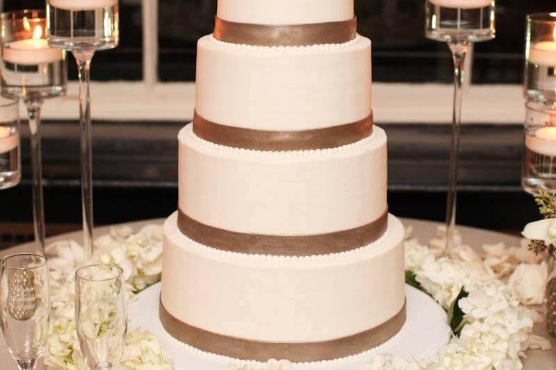 Wedding cake with gold bands