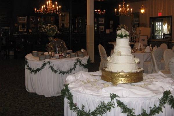 This stand provided by Twin Lanterns, Cincinnati, Ohio.