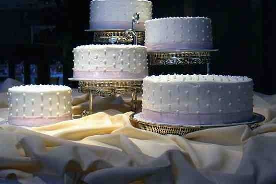 Tripod Stand with two Side Cakes