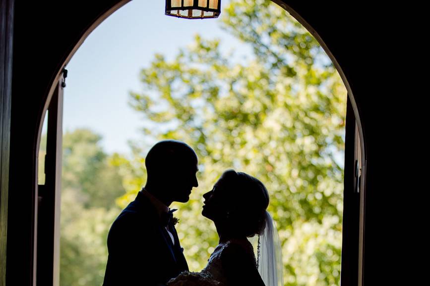 Couple posing under arch