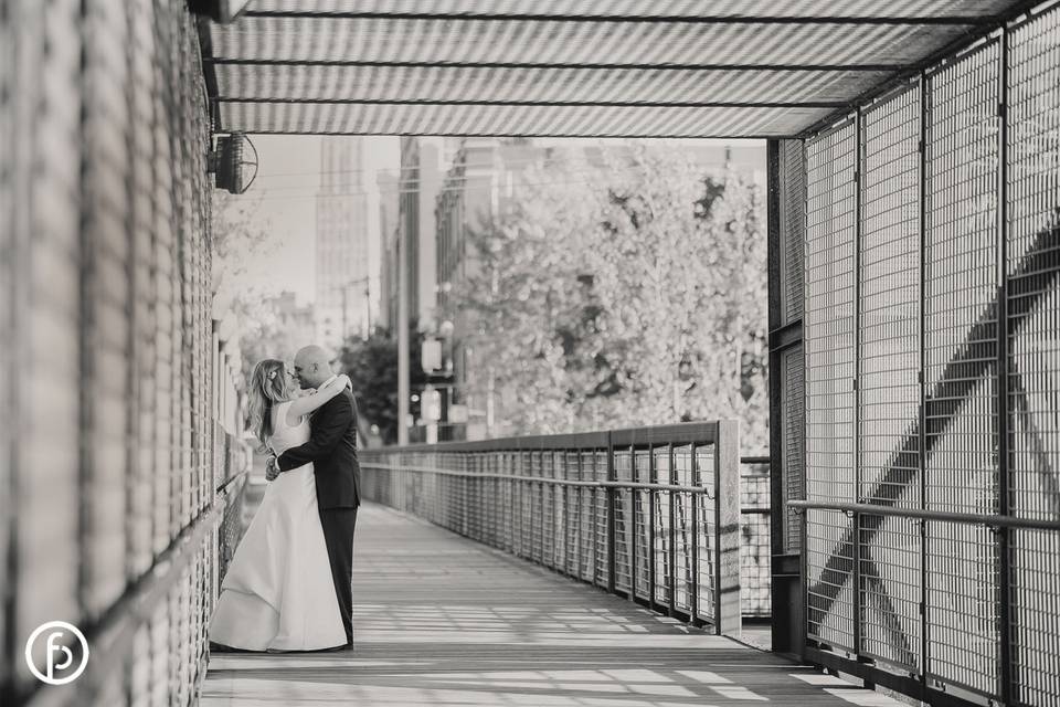 Couple kissing in black and white