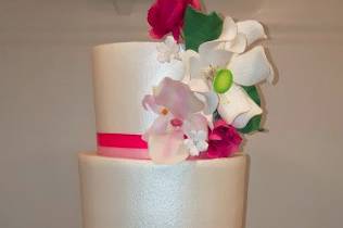 5-tier wedding cake with pink details