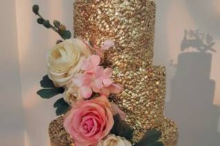Gold wedding cake with flowers