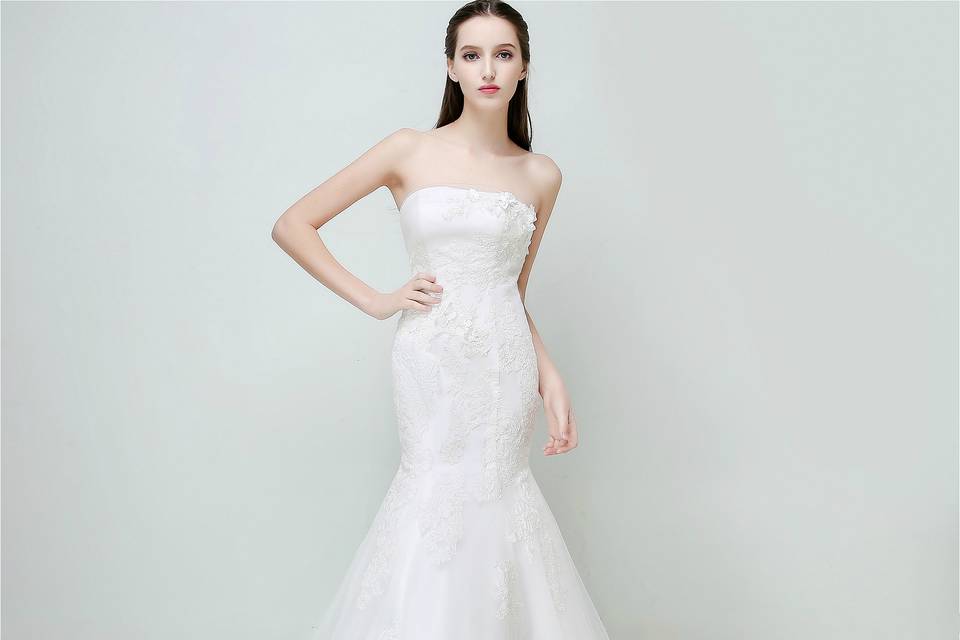 This beaded lace gown outlining the romantic spring blooming asymmetrically on the bust and waist line with a whimsical romance with the fresh, modern soul of today’s discerning bride. This wedding dress features sensual silhouettes and layers of luxe details, accentuates elegance and opulence.