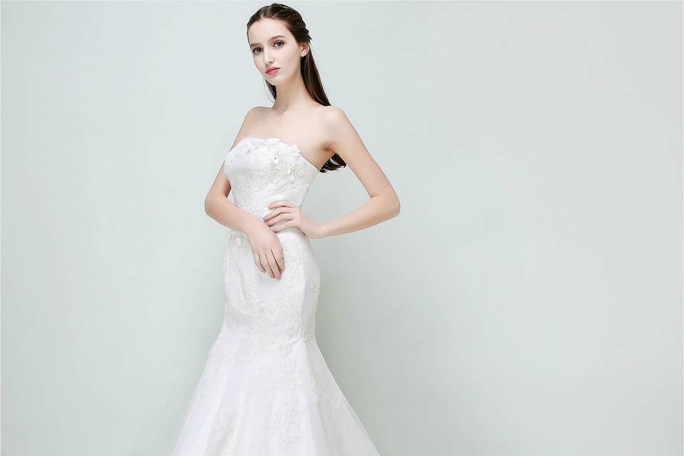 This beaded lace gown outlining the romantic spring blooming asymmetrically on the bust and waist line with a whimsical romance with the fresh, modern soul of today’s discerning bride. This wedding dress features sensual silhouettes and layers of luxe details, accentuates elegance and opulence.