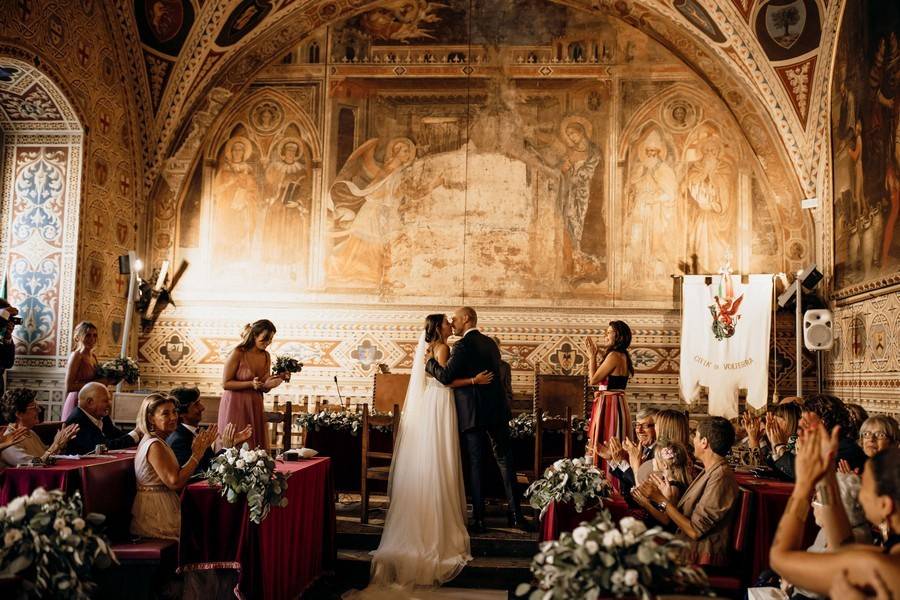 Civil wedding in Volterra