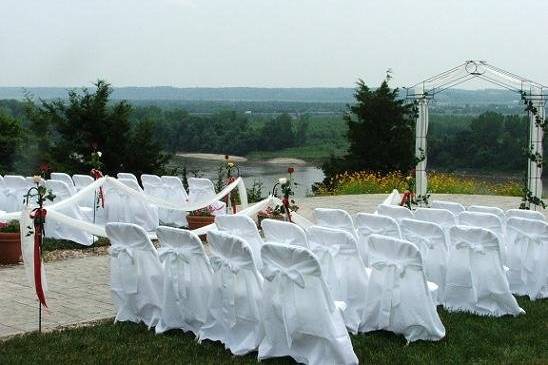 Small wedding in white overlooking Missouri River bluffs