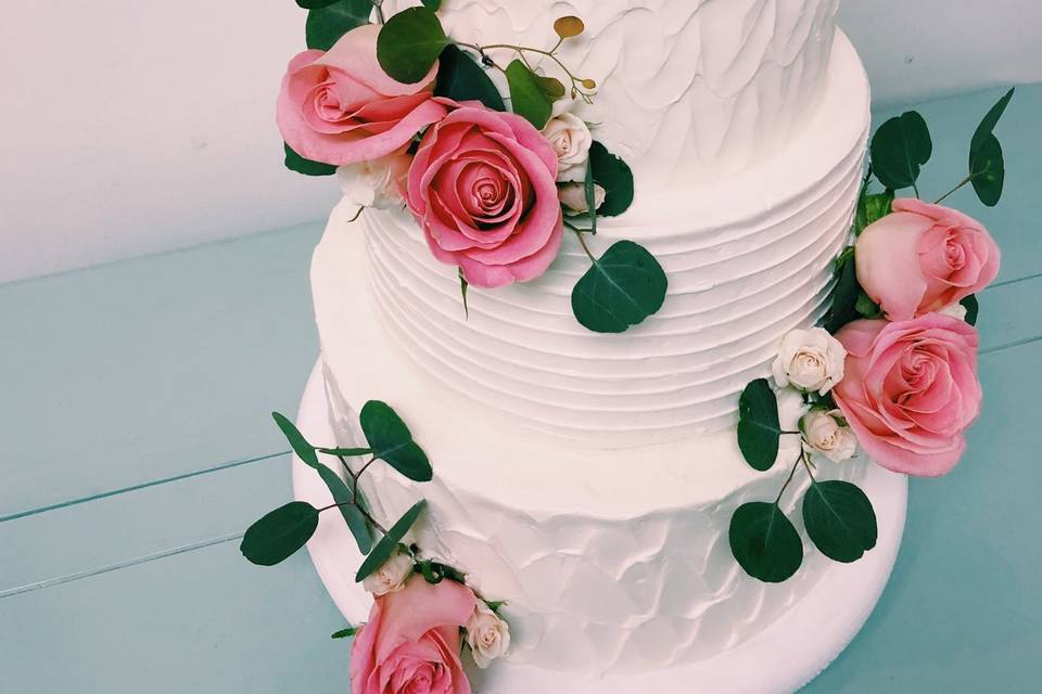 Simple buttercream wedding