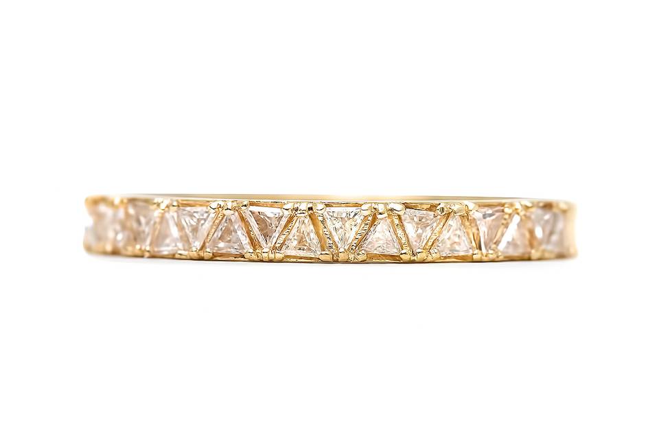 Triangle diamond wedding band