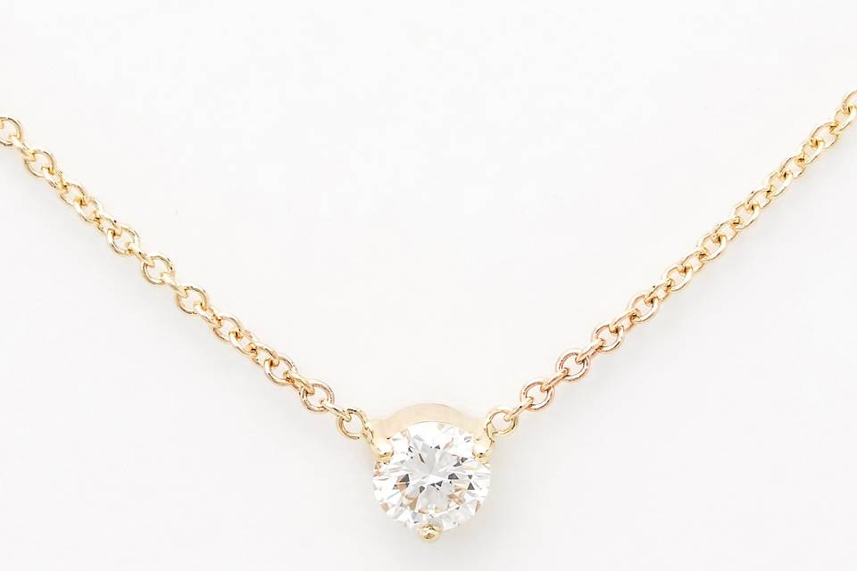 Delicate 3 prong necklace