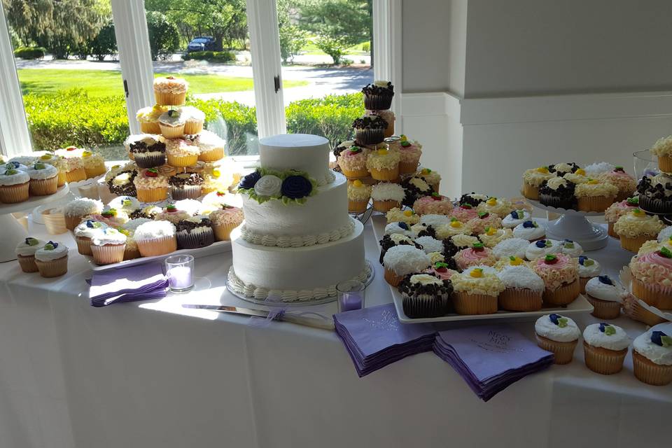 Cake/cup cake table