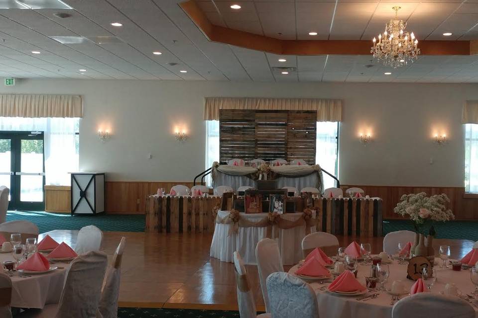 Burlap wedding in diamond room